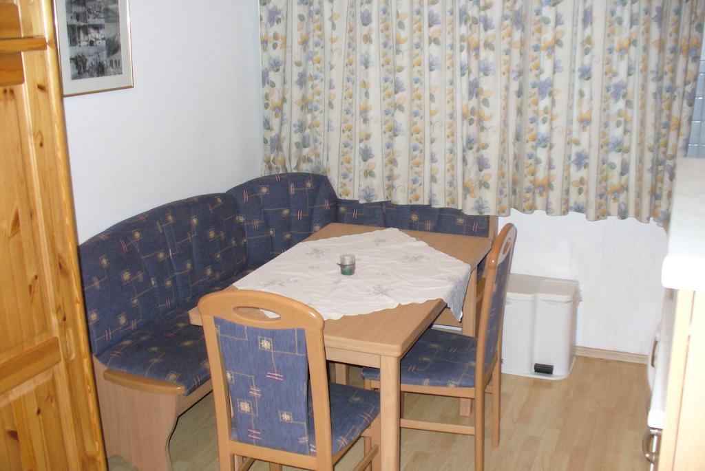 Golf & Ski Appartements Lesak Zell am See Ruang foto
