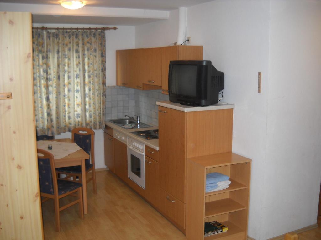 Golf & Ski Appartements Lesak Zell am See Ruang foto